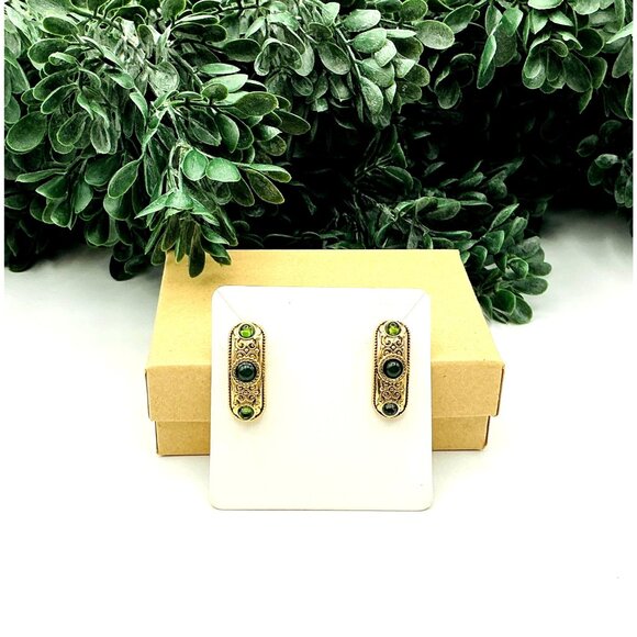 Vintage Gold Tone Green Gems Detailed Filigree Stud Earrings - Picture 5 of 8